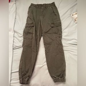 American Eagle cargo joggers